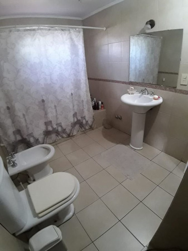 Imagen 17 de 23 de Casa En Venta De 5 Ambientes Con Cochera Y Jardín - Adrogué