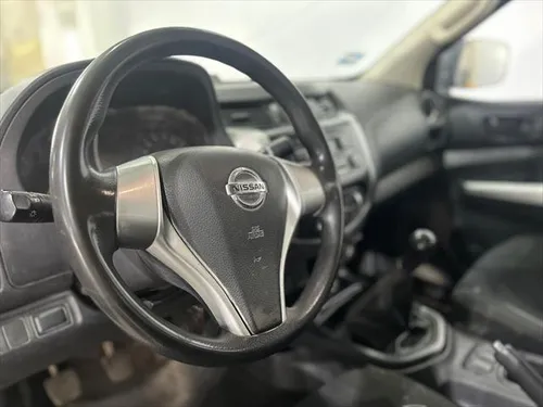 Nissan NP300 2.4 Doble Cabina Se Aa Pack Seg Mt