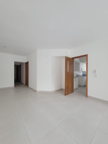 Imagen 19 de 22 de Apartamento De 3 Habitaciones En Alquiler