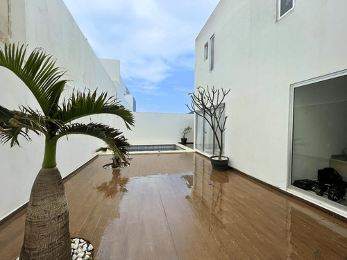 Casa En Venta En Lomas Del Sol, Riviera Veracruzana 302 M² De Lujo Y Comodidad A Pasos Del Mar. Alberca, Terraza Con Vista, Cocina Con Isla, 3 Recámaras, Estudio Y Fraccionamiento Privado Con Casa C