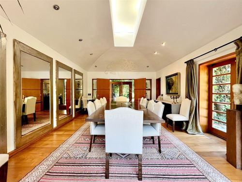Casa En Arriendo De 5 Dorm. En Lo Barnechea