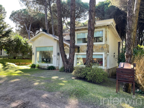 Casa - 5 Ambientes Con Pileta Y Cochera - Costa Atlantica - Carilo - Venta