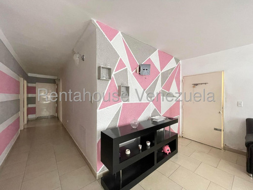 Casa En Alquiler Amoblada Bien Ubicada Con Agua Constante Seguridad 3 Habitaciones 3 Baños Lista Para Mudarse Nela 25-14786