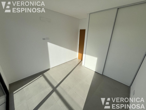 Departamento De Dos Ambientes Con Cochera, En Venta- Ituzaingó Sur