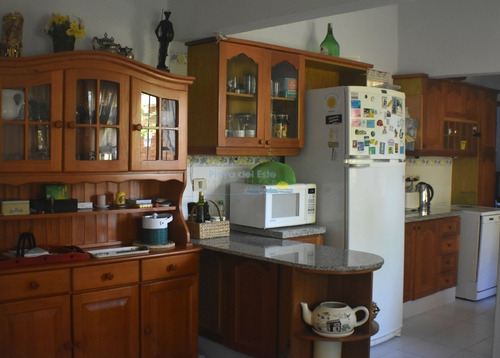 Casa En Zona Golf De Punta Del Este- Ref: 11519