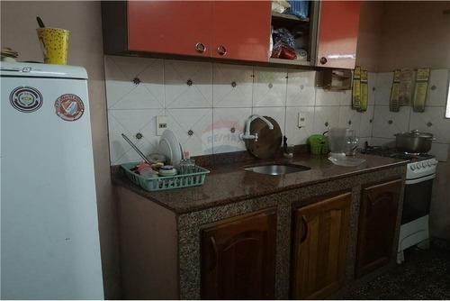 Imagen 8 de 11 de Vendo Casa En Paraguarí: 2 Habitaciones Y Un Baño.