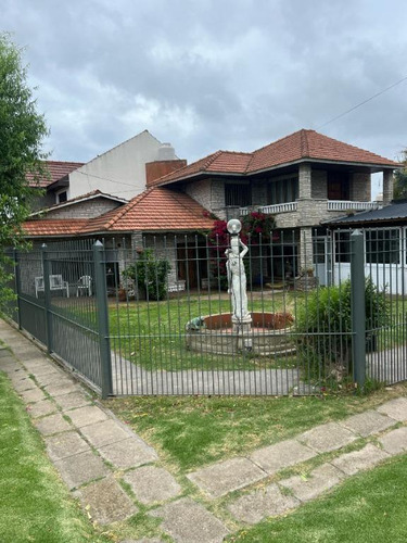 Venta Casa 6 Ambientes Jardin Parrilla Garage Barrio Constitucion