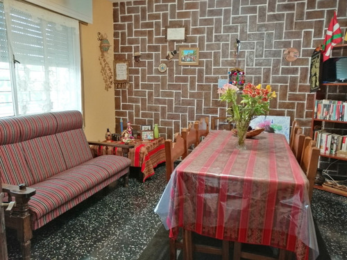 2 Casas En Un Padrón A Pasos De Bulevar Artigas