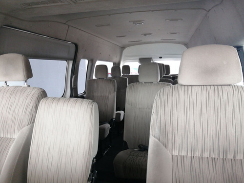 Nissan Urvan 2.5 15 Pas Amplia Aa Mt