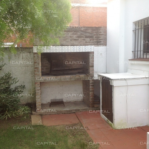 Venta De Casa A Una Cuadra De Playa Mansa Y A Metros De La Península De Punta Del Este- Ref: 25166