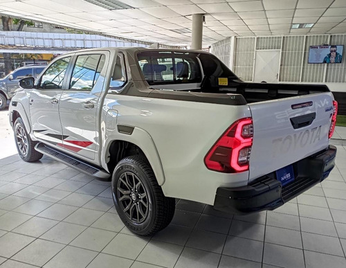Imagen 7 de 11 de Toyota Hilux Gr