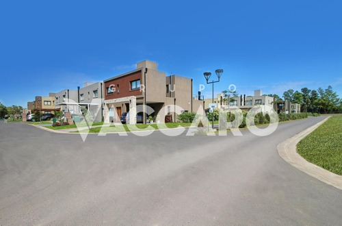 Imagen 9 de 26 de Hermoso Dúplex En Barrio Cerrado.