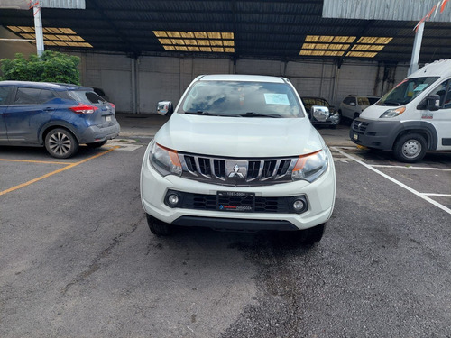 Imagen 2 de 13 de Mitsubishi L200 2018 2.4 Cabina Doble 4x2 Mt