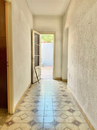 Casa Ph 4 Ambientes En Venta. Con Garage Y Fondo. Haedo Centro.