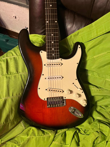 Guitarra Strato C/logo Fender