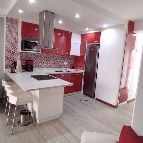 Imagen 2 de 13 de Apartamento Completamente Renovado Y Equipado En Playa Grande ¡vive La Vida De Tus Sueños En Este Oasis De Comodidad Y Elegancia!