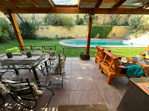 Casa Con Piscina, Terraza Y Quincho Con Gran Terreno