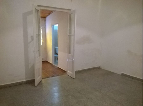 Imagen 1 de 4 de Venta. Monoambiente En Excelente Ubicacion! A 2 Cuadras De Av Sarmiento Y 3 De Av Eva Peron