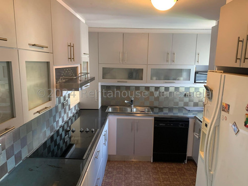 Ss: Vende Apartamento 25-3965 En La Florida De 150 M2, 3h/3b/1pe