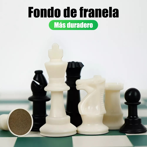 Ajedrez Profesional: Piezas Blancas Y Negras En Cubos .