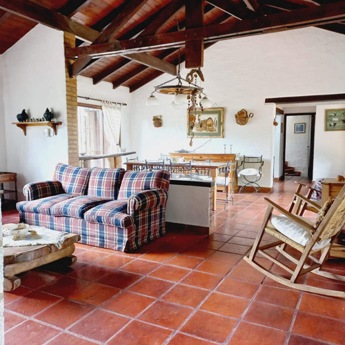 Se Vende Casas En La Cumbre Frente Al Golf Vistas Únicas 4 Dor.