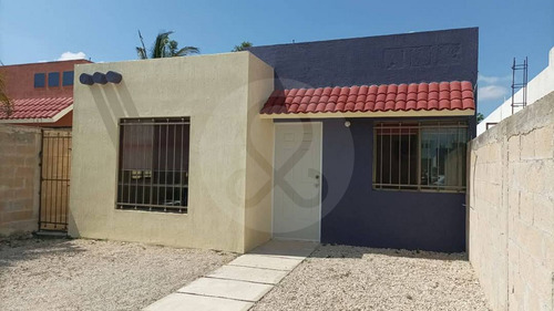 Casa En Venta En Fraccionamiento Los Héroes