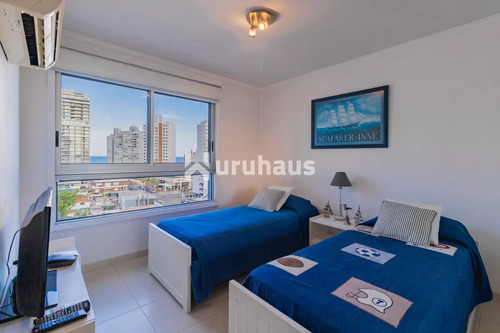 3 Dormitorios Y Dependencia - Playa Mansa - Art Boulevard