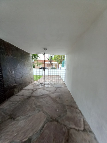 Casa En Alquiler De 3 Dorm En Quintas De Santa Ana