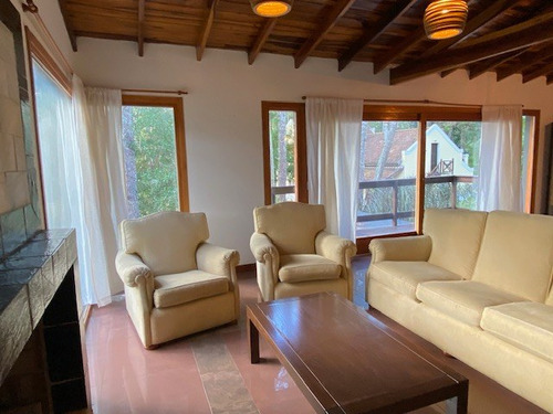 Casa En Venta En Carilo