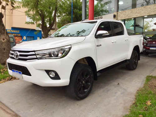 Imagen 1 de 9 de Hilux 2.8 D Srv 4x4 Mt 2016