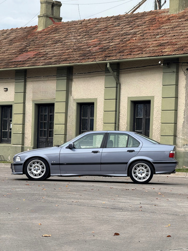 BMW Serie 3 2.0 328i Sedan
