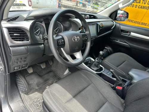 Toyota Hilux 4x4 2400cc Mt Aa