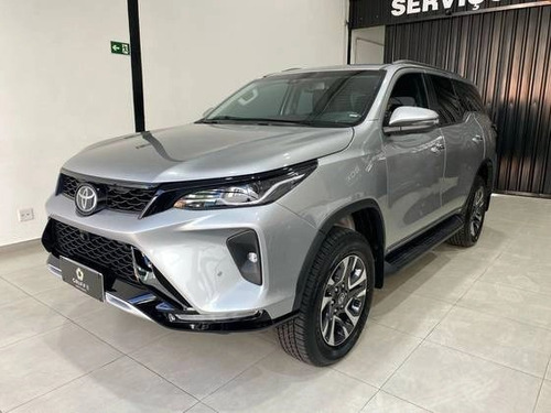 Toyota Hilux SW4 2.8 D-4D TURBO DIESEL SRX PLATINUM 7L 4X4 AUTOMÁTICO
