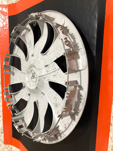 Tapón Polvera Toyota Yaris Rin 15 Núm De Parte 42602-0d300 (Usado)