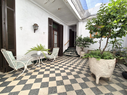 Casa En Venta Sobre Lote Propio. Dos Propiedades En Block