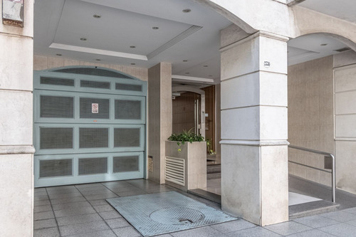 2 Amb. Apto Credito - Patio Y Balcon - Estado Muy Bueno,.-