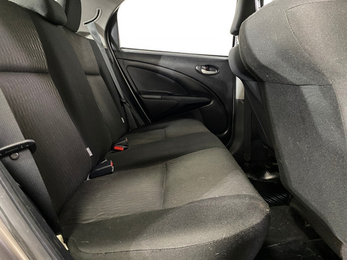 Imagem 16 de 20 de Toyota Etios 1.3 16v X 5p
