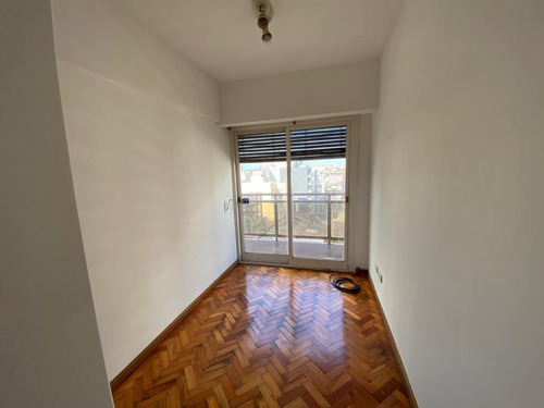 Imagen 9 de 25 de Semipiso 4 Ambientes En Venta, Villa Crespo - Balcón Corrido, A Refaccionar