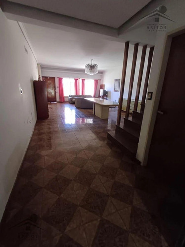 Venta De Imponente Y Solido Chalet En El Centro De Ramos Mejía!