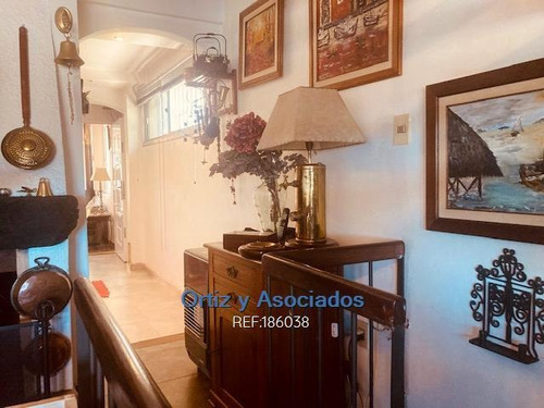 Imagen 5 de 21 de Se Vende Casa En Carrasco Frente A La Playa 2/3 Dormitorios Cw186038