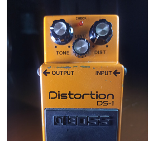 Boss Distortion Ds-1