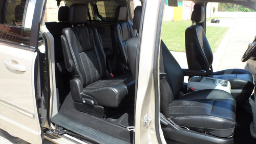 Imagen 12 de 15 de Chrysler Town & Country 3.6 Touring Mt