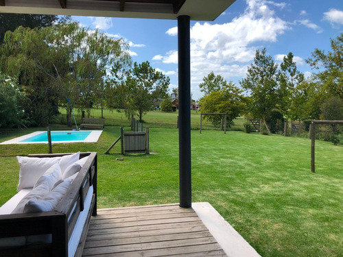 Casa Moderna En Lomas De La Tahona