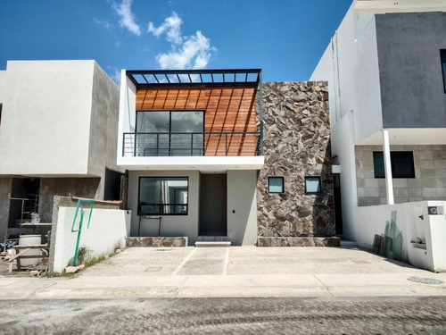 Casa En Venta En Lomas De Juriquilla