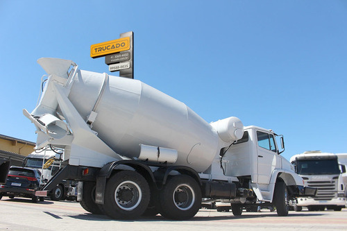 Mb 2635 - 6x4 - Betoneira 8m = Vw Volvo Iveco Volks Ford