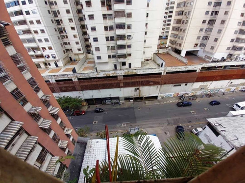 Imagen 15 de 15 de Venta Apartamento La Candelaria, 3habitaciones,2baños,1puesto. Desocupado