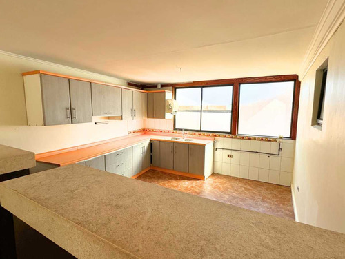 Casa De 5 Dorm, 3 Baños Y 2 Estacionamientos (69938)