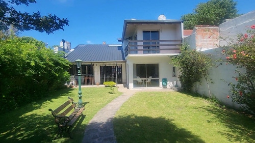 Venta Casa 5 Ambientes En Parque Luro Con Parque