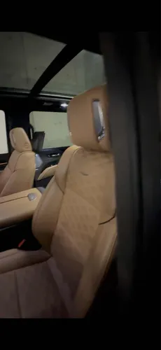 Cadillac Escalade Larga