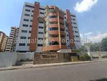 Comprar Se Vende Apartamento 2 Niveles Para Remodelar A Su Gusto Pozo De Agua Vigilancia Acceso Fácil Acceso A Centro Comerciales Urb Andres Bello 25-16098 Miriam 